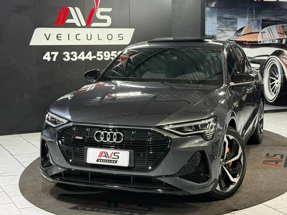 AUDI E-TRON ELÉTRICO PERFORMANCE BLACK QUATTRO